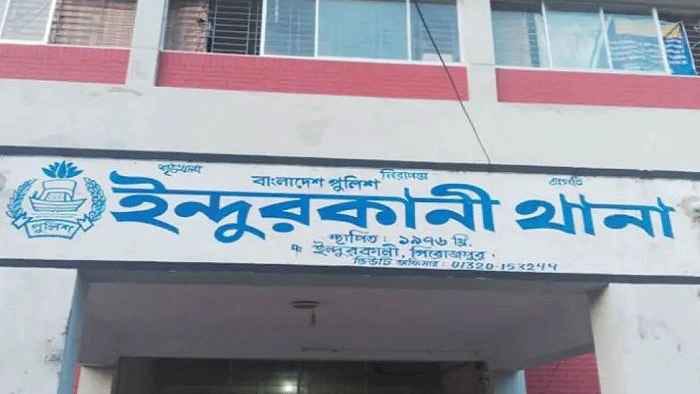 পরকীয়ায় বাধা দেওয়ায় যুবককে কুপিয়ে জখম