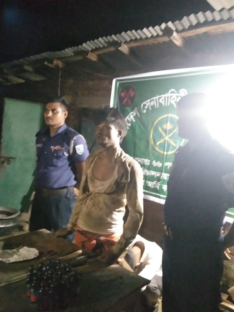 ঠাকুরগাঁওয়ে সেনা-পুলিশের যৌথ অভিযানে ফেনসিডিলসহ ব্যবসায়ী আটক