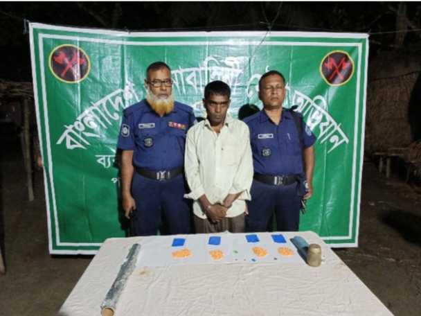 গাইবান্ধায় সেনাবাহিনীর অভিযানে ৭৭৫ পিস ইয়াবাসহ মাদক ব্যবসায়ী আটক