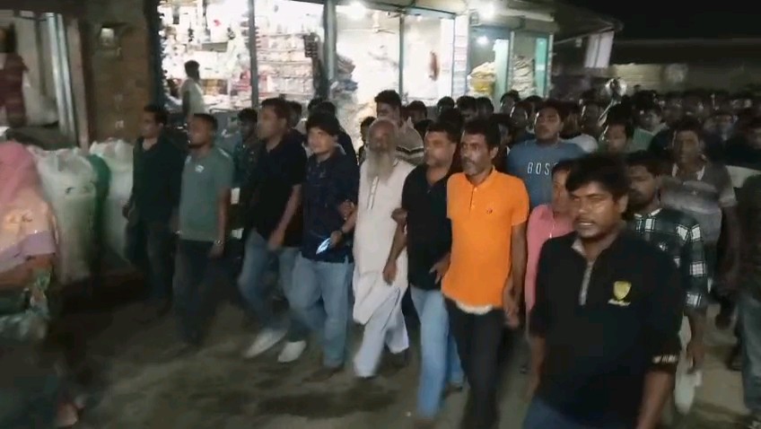 বখতিয়ার আহমেদ কচির দলীয় পদের নিষেধাজ্ঞা প্রত্যাহারে হিলিতে বিএনপি নেতাকর্মীদের আনন্দ মিছিল