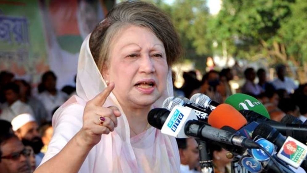 নিতান্ত গৃহবধূ থেকে রাষ্ট্রনায়ক—বেগম খালেদা জিয়ার বর্ণাঢ্য রাজনৈতিক জীবনাবসান